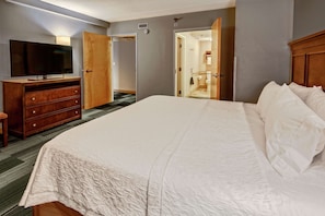 Suite, 1 King Bed, Accessible, Non Smoking | Iron/ironing board, free cribs/infant beds, rollaway beds, free WiFi