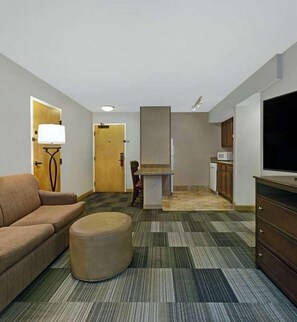 تلفزيون بشاشة مسطحة بحجم 32-بوصة يعرض قنوات فضائية، تلفزيون