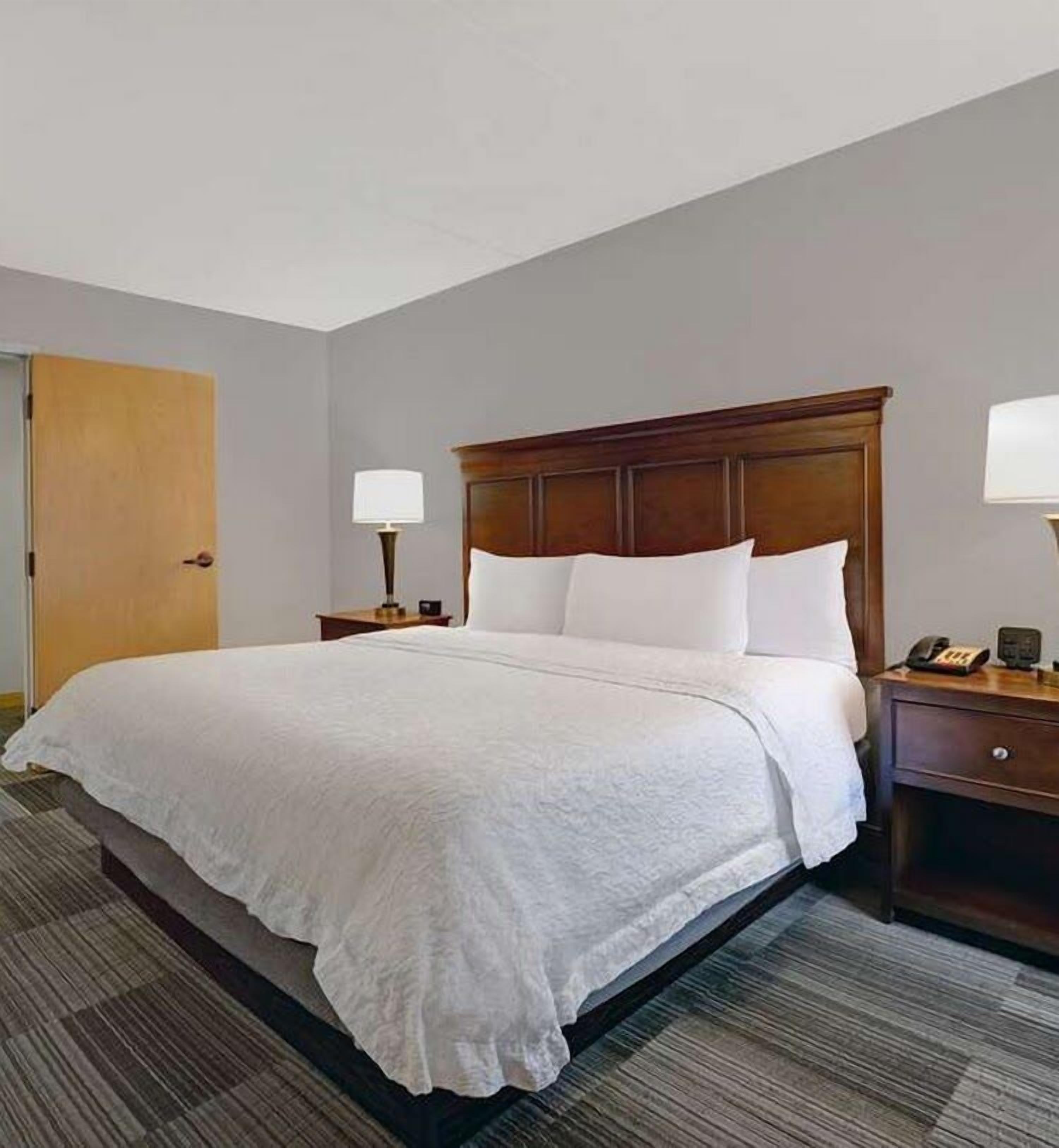 Tabla de planchar con plancha, cunas gratuitas y camas extra 