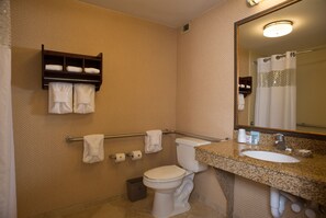 Bathroom - Hampton Inn & Suites Pigeon Forge On The Parkway (Pigeon Forge)