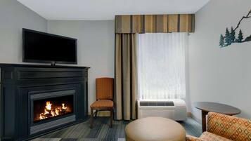 Room, 1 King Bed, Non Smoking, Fireplace