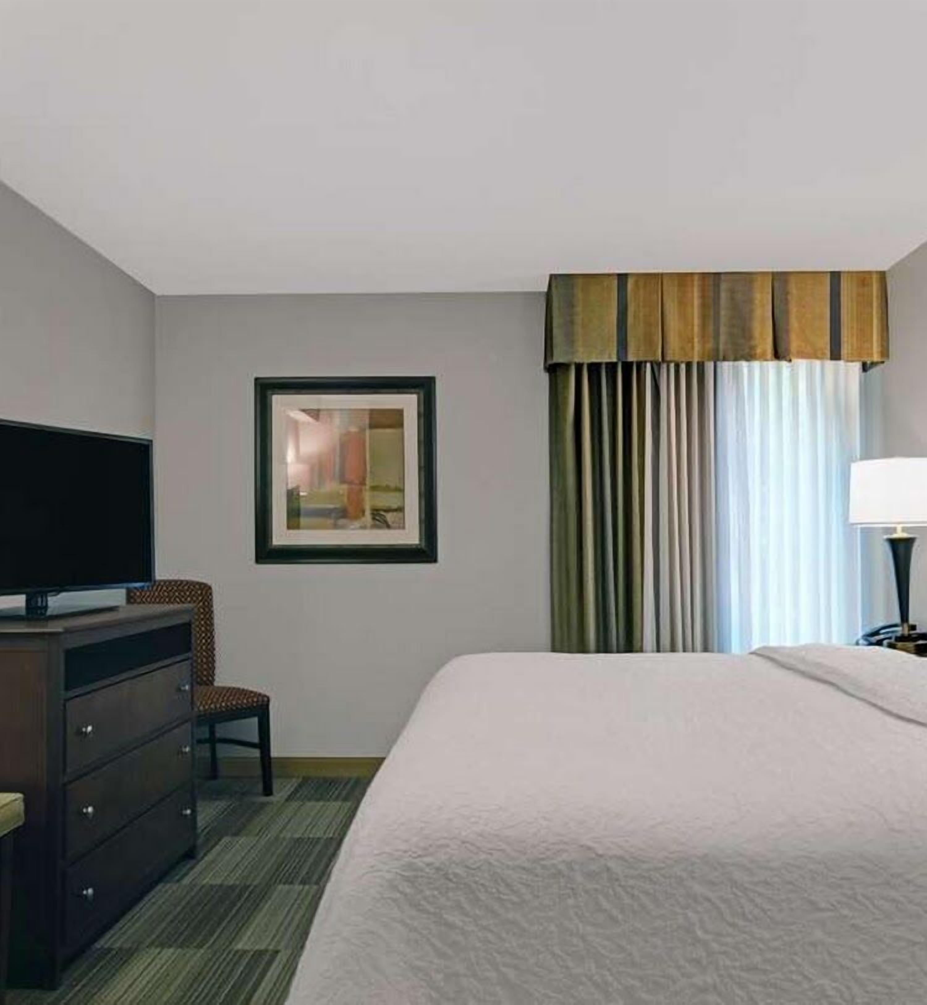 Bügeleisen/Bügelbrett, kostenlose Babybetten, Zustellbetten