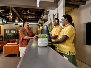 Desk, blackout curtains, iron/ironing board, free cots/infant beds - Mercure Nadi (Nadi)