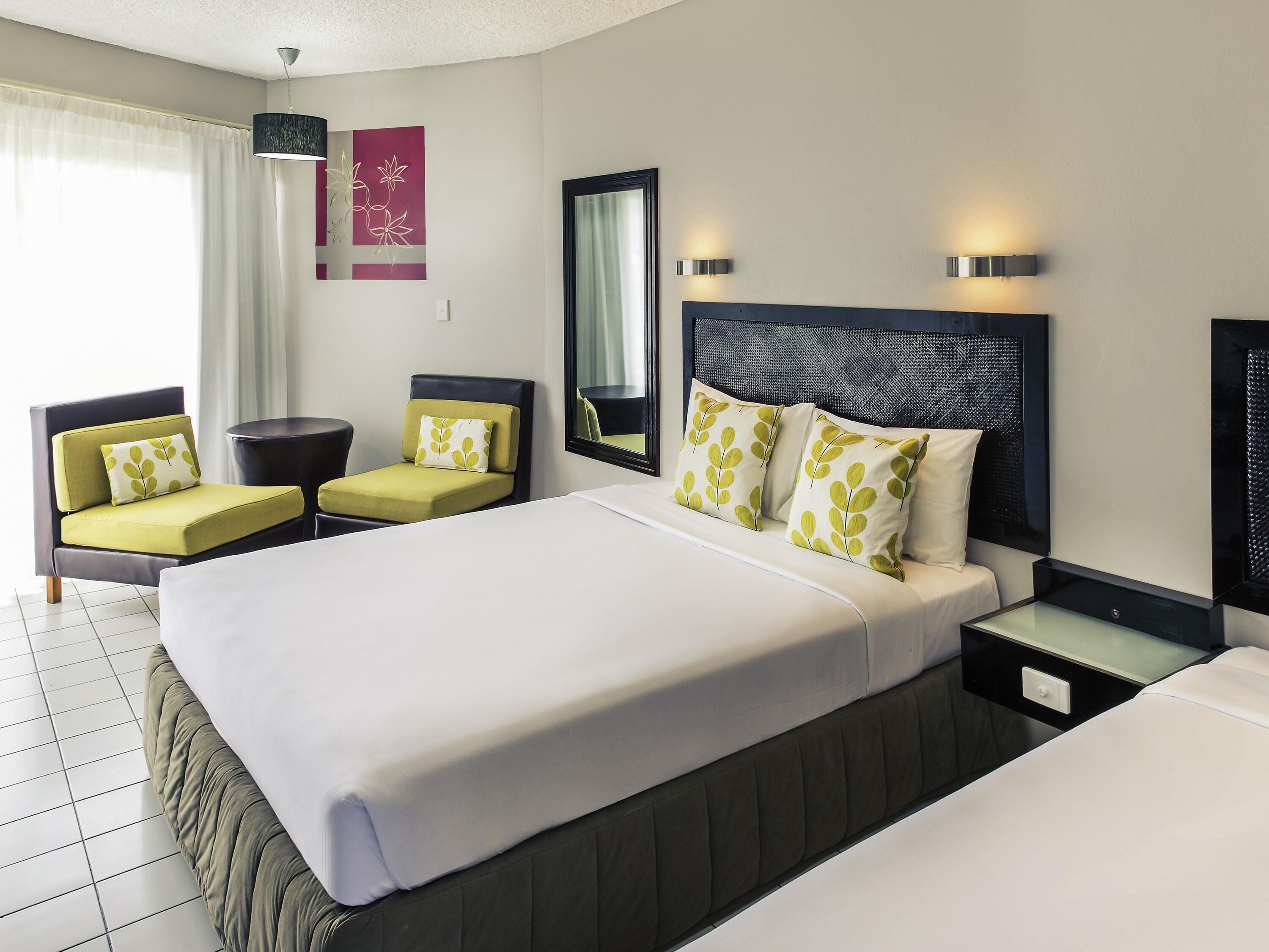 Rom – deluxe, flere senger | Skrivebord, blendingsgardiner og strykejern/-brett