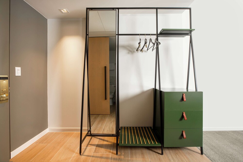 C. Baldwin, Curio Collection by Hilton by null