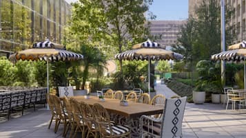 Serveert lunch, diner, brunch, Italiaanse gerechten