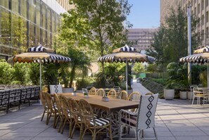 Se sirven almuerzos, cenas y brunches; cocina italiana