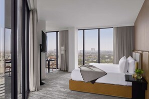 Premium bedding, in-room safe, laptop workspace, blackout drapes - C. Baldwin, Curio Collection by Hilton (Houston)