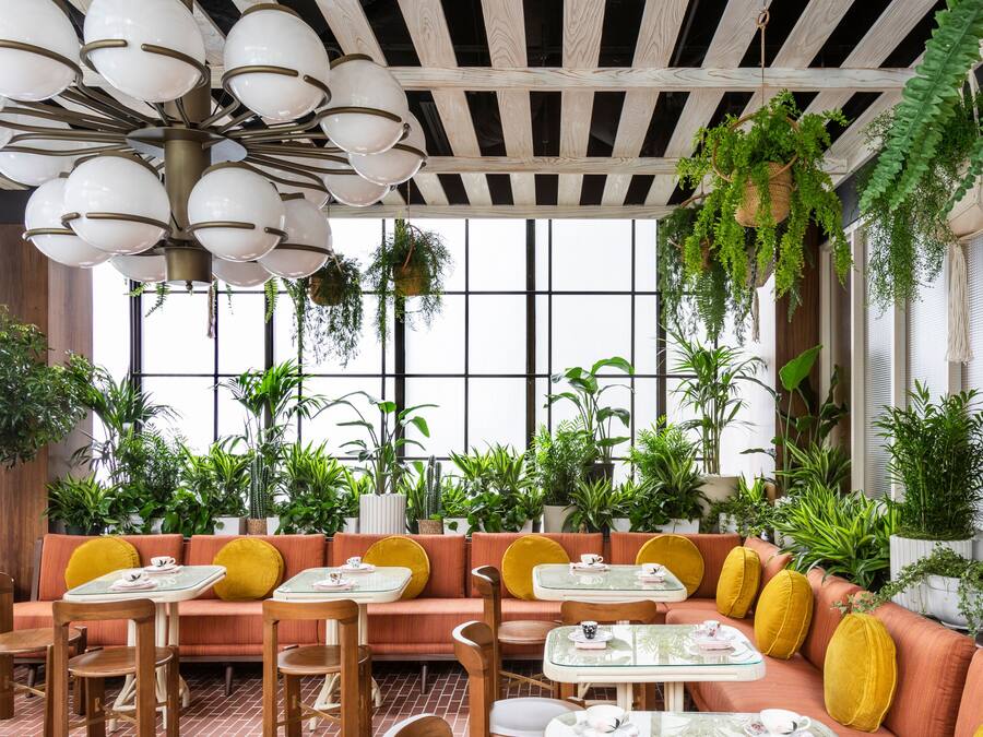 Makan tengah hari dan makan malam dihidangkan, masakan Itali