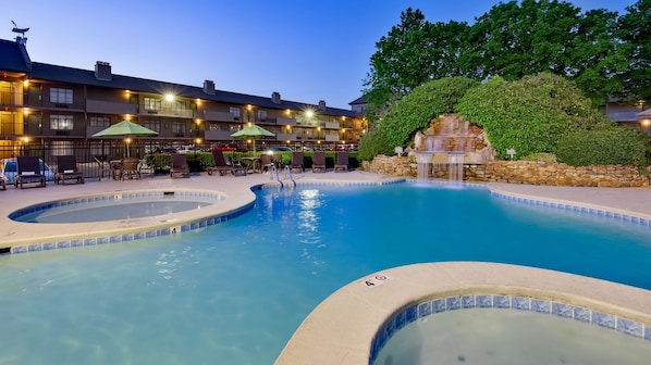 Indoor pool, pool loungers