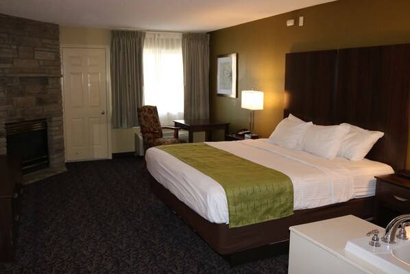 Habitación estándar, 1 cama de matrimonio grande, bañera de hidromasaje, vistas al río | Escritorio y espacio para trabajar con un portátil