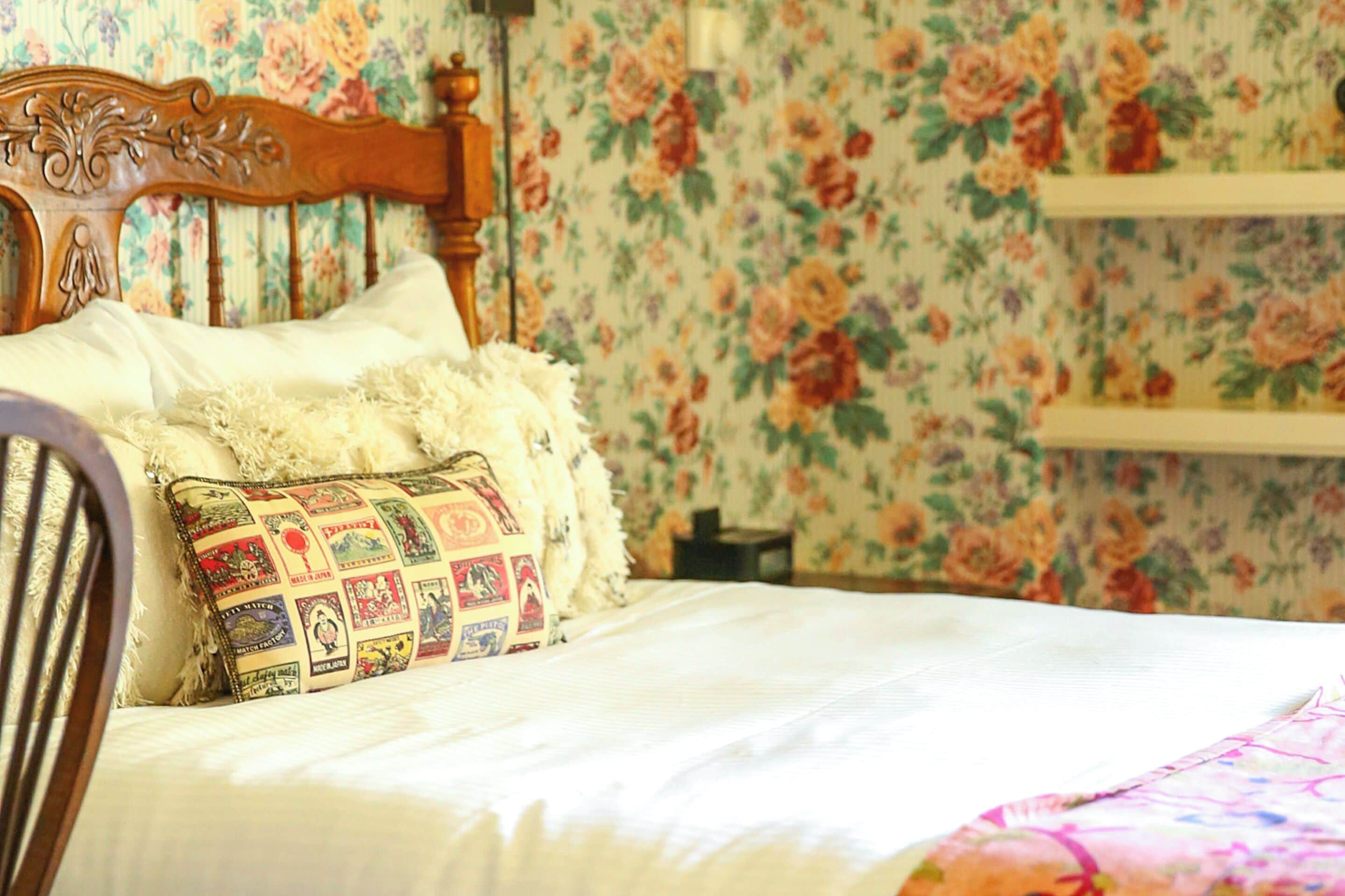 standard room, 1 queen bed, fireplace | premium bedding, in-room safe, iron/ironing board, free cots/infant beds