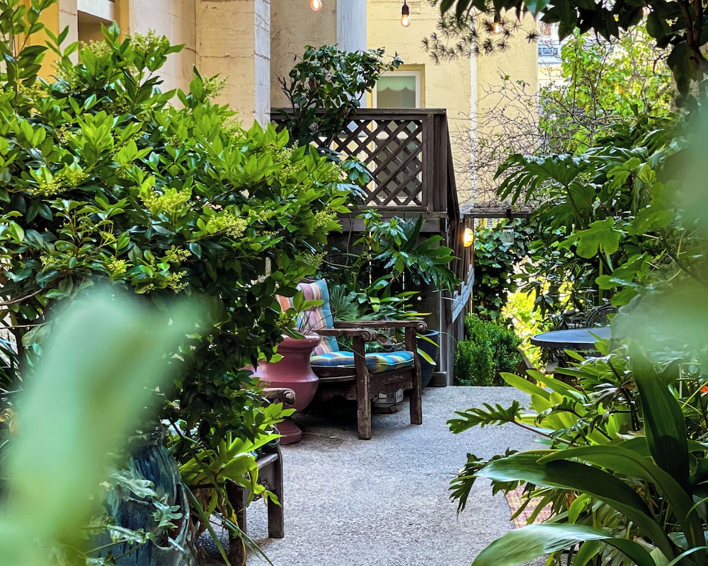Petite Auberge by null