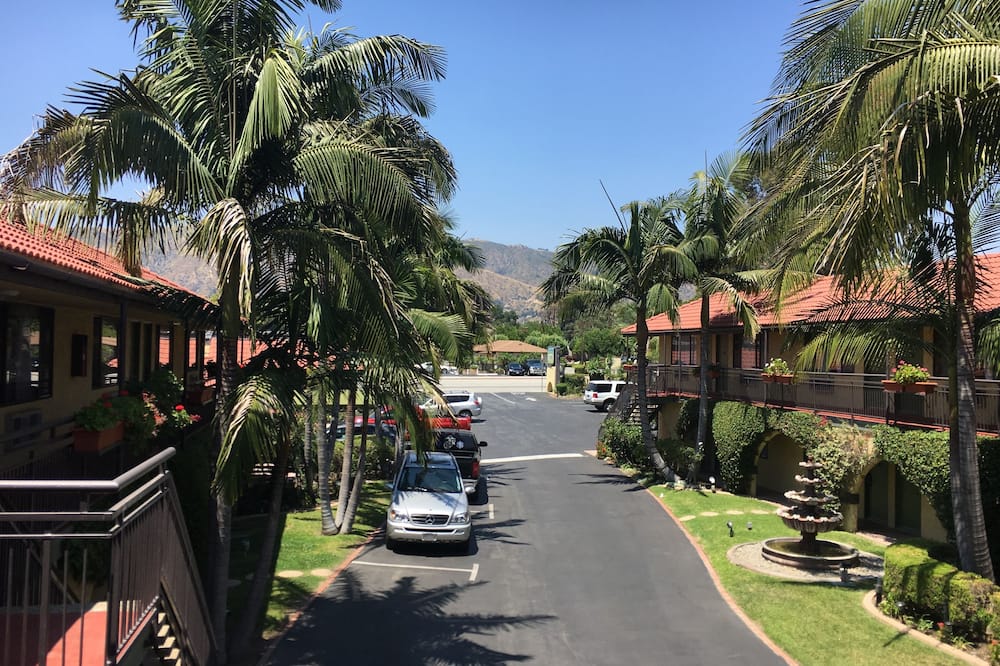 Garden Inn & Suites