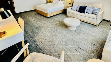 Premium Room, 1 King Bed | Pillowtop beds, desk, blackout drapes, iron/ironing board