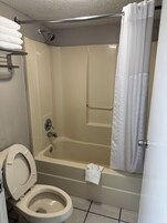 Bañera con ducha, cabezal de ducha con hidromasaje