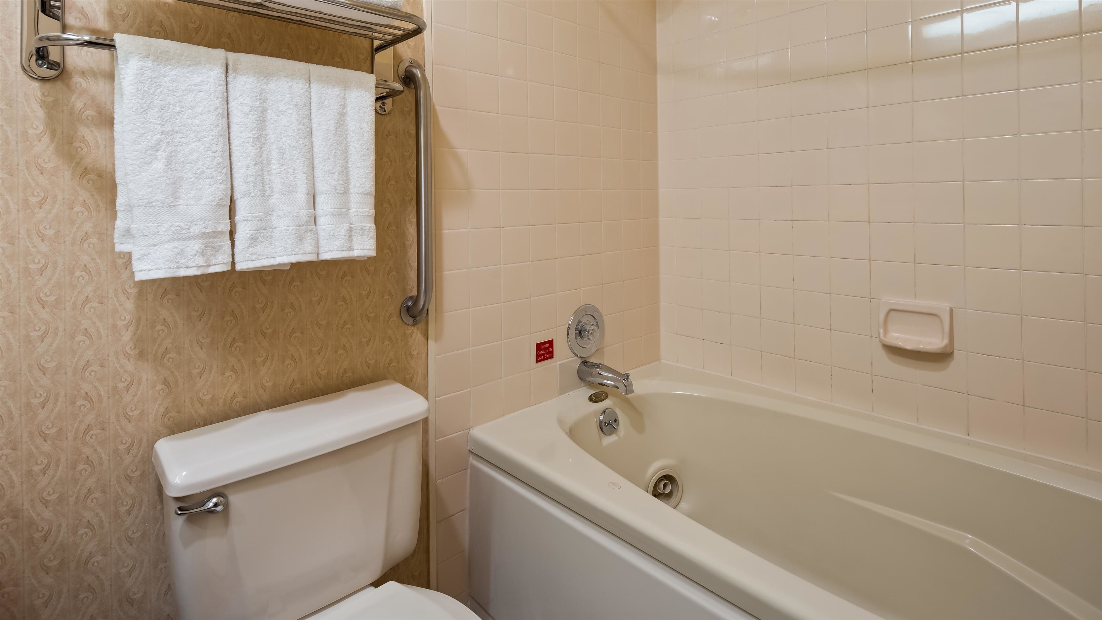 suite, 2 queen beds, non smoking, refrigerator & microwave (with sofabed) | bathroom | combined shower/bathtub, free toiletries, hair dryer, towels