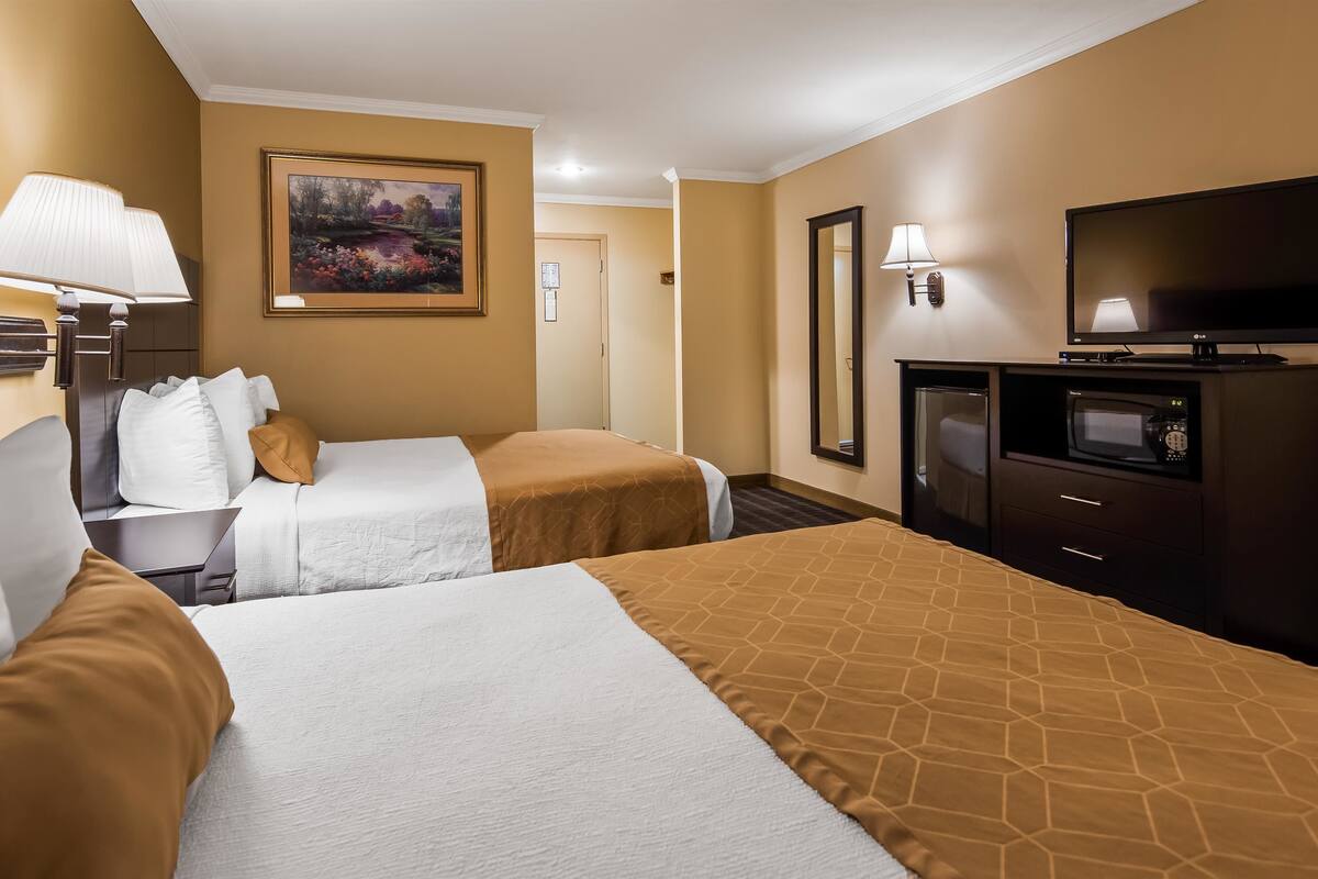 desk, laptop workspace, iron/ironing board, free cots/infant beds