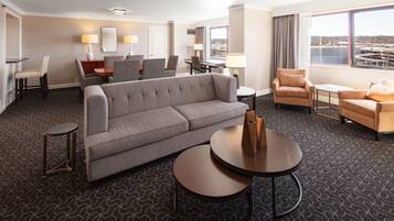 Presidential-sviitti, 1 suuri parisänky | Ylelliset vuodevaatteet, untuvapeitot, pillowtop-patjalliset sängyt