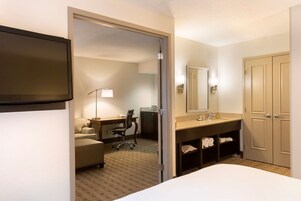 1 bedroom, premium bedding, down comforters, pillowtop beds