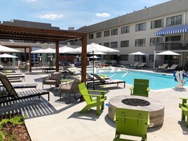 Outdoor pool, pool loungers