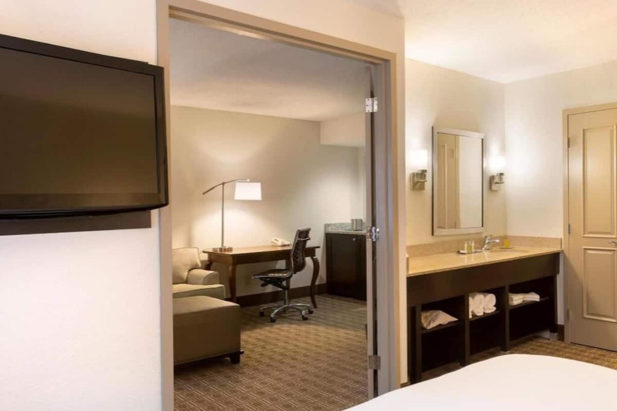 1 bedroom, premium bedding, down comforters, pillowtop beds