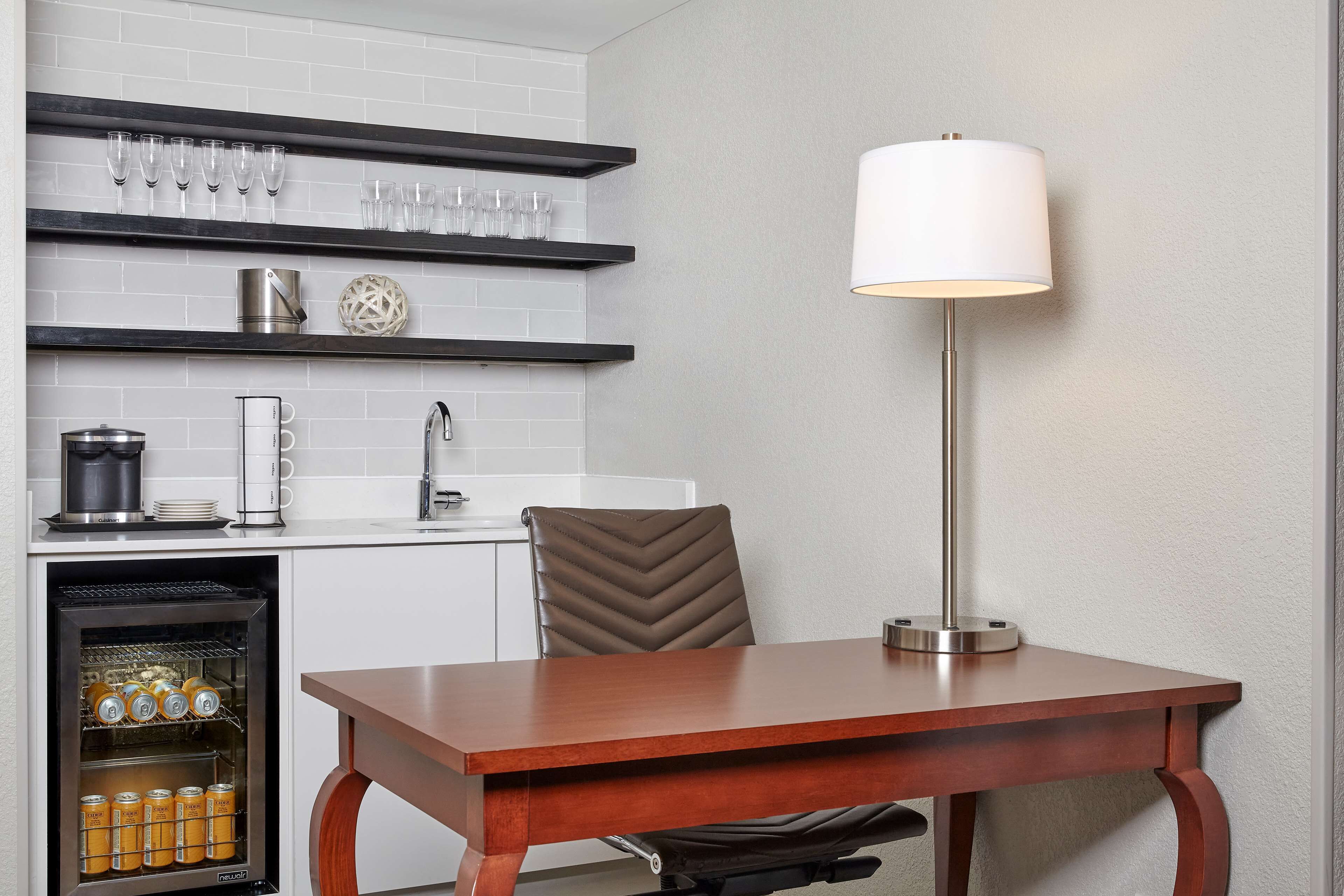 suite, 1 king bed (gambler suite) | premium bedding, down duvets, pillow-top beds, in-room safe