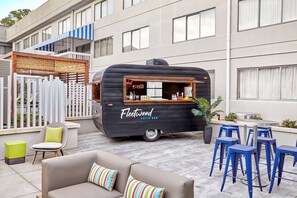 Breakfast, lunch and dinner served - DoubleTree Suites by Hilton Nashville Airport (Nashville)