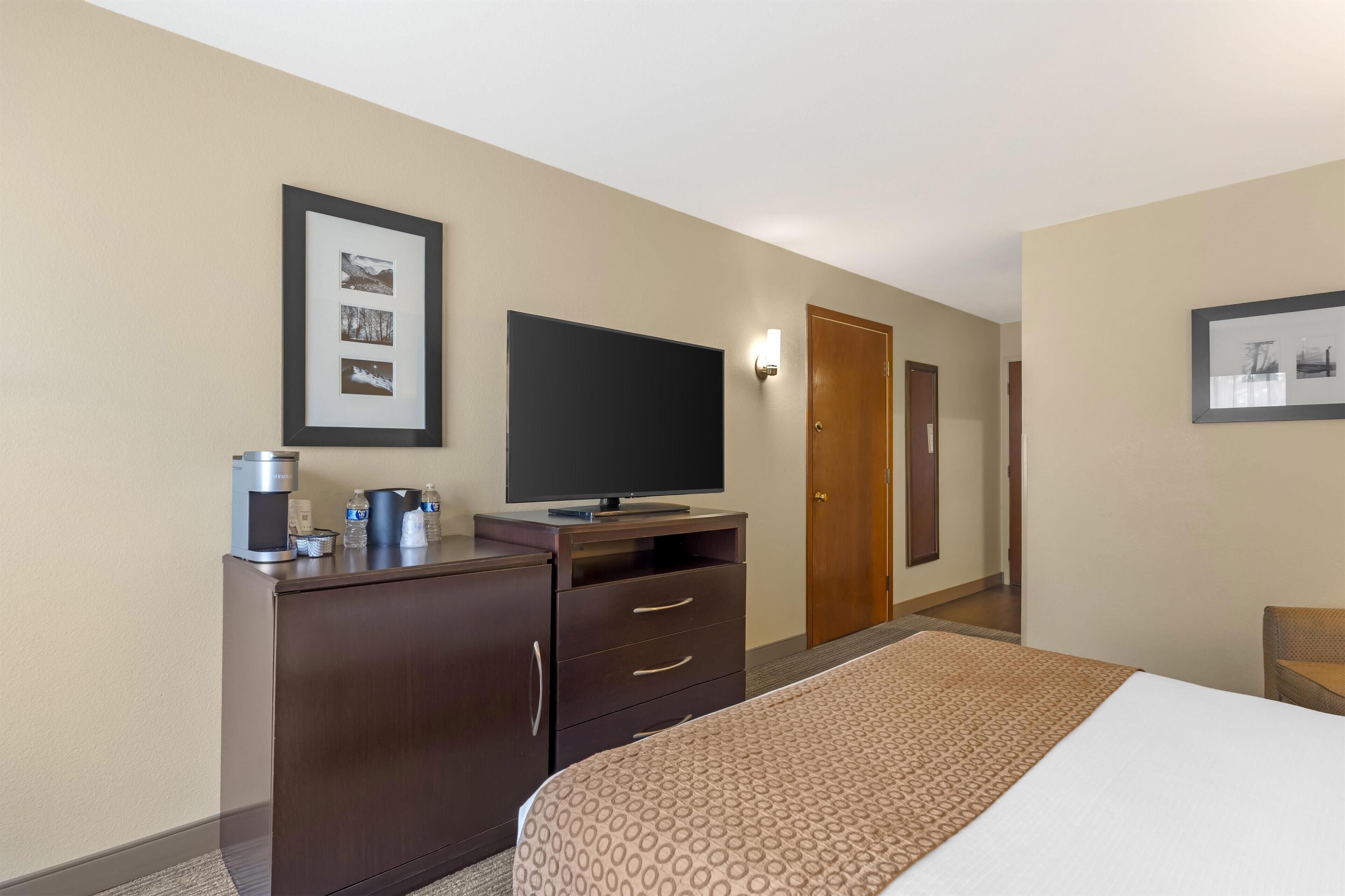 Photo - Best Western Plus Plaza by the Green