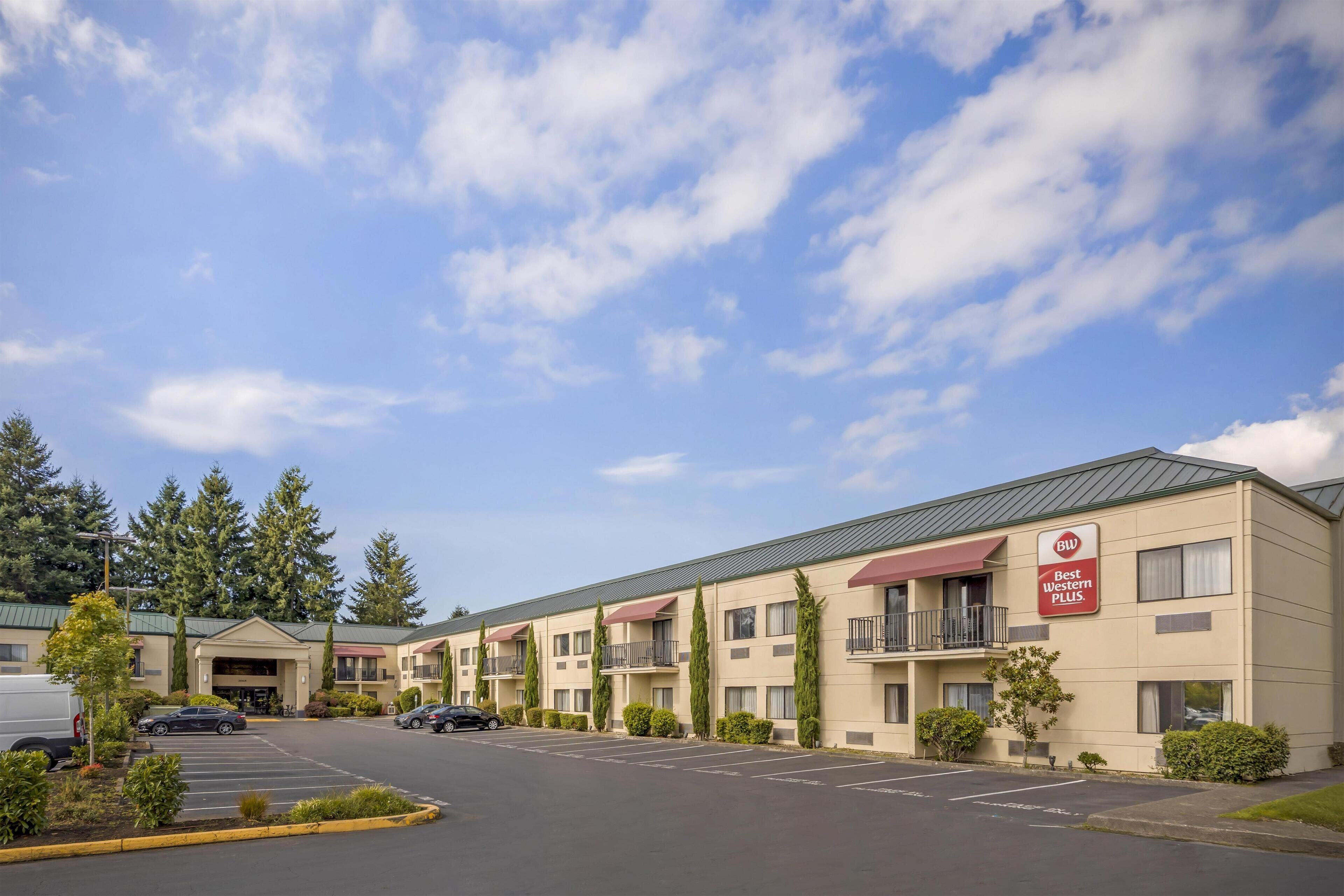 Photo - Best Western Plus Plaza by the Green