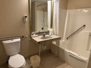 Habitación, 1 cama King size, para no fumadores (Mobility, Bathtub W/grab Bars) | Baño | Tina con regadera, amenidades de baño gratuitas, secadora de cabello 