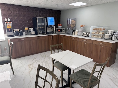 Wingate by Wyndham Livonia