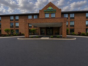 Front of property - Wingate by Wyndham Livonia (Livonia)