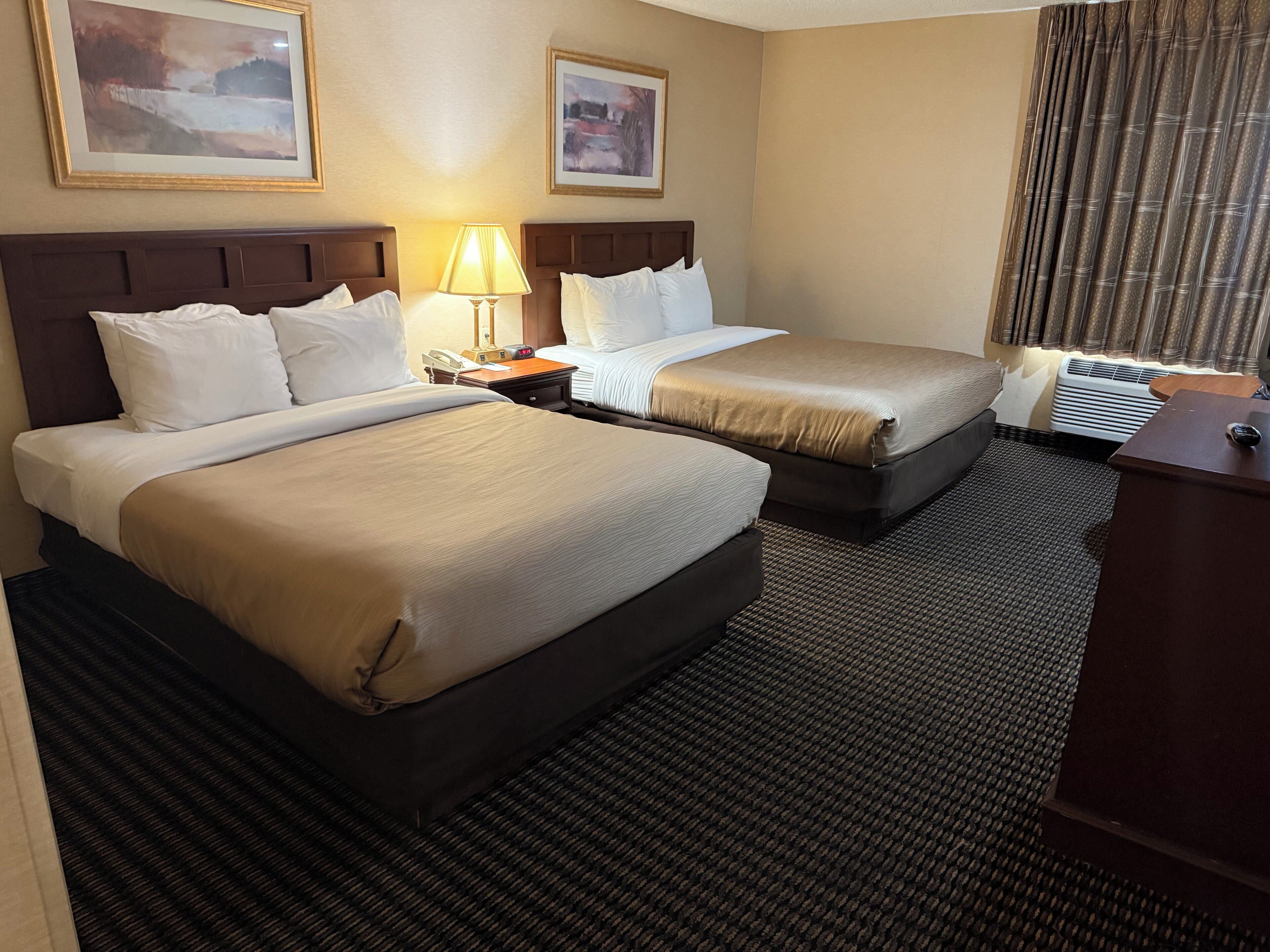 Een strijkplank/strijkijzer, gratis wifi, beddengoed