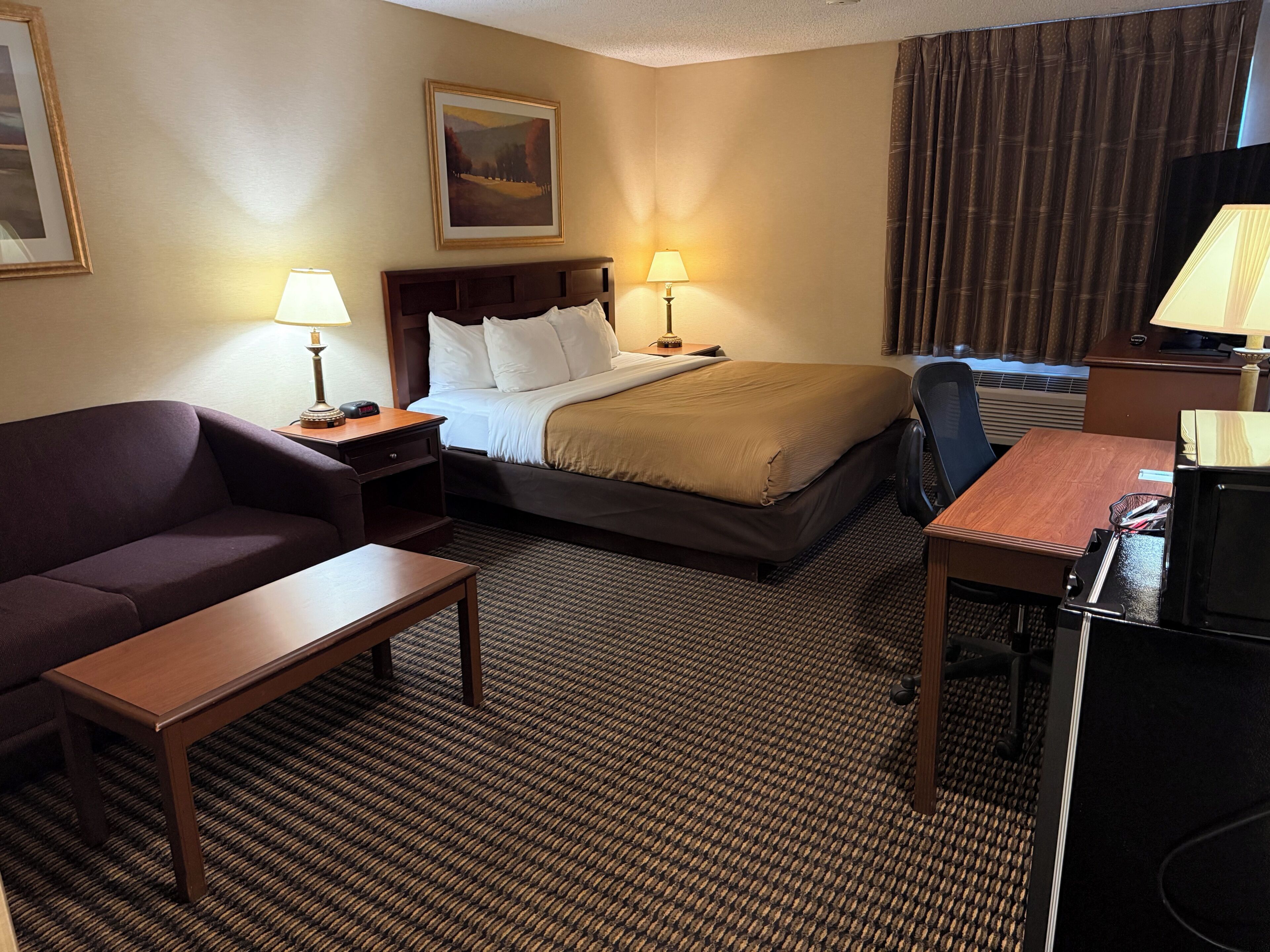 Een strijkplank/strijkijzer, gratis wifi, beddengoed