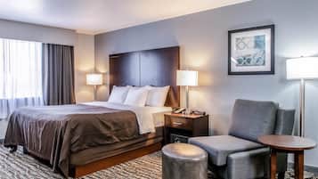 Suite, 1 cama King size, para no fumadores, hidromasaje | Camas con pillow-top, escritorio y cortinas blackout