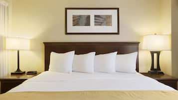 Room, 1 King Bed, Non Smoking | Premium bedding, desk, blackout curtains, iron/ironing board