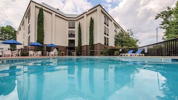 Seasonal outdoor pool, pool umbrellas