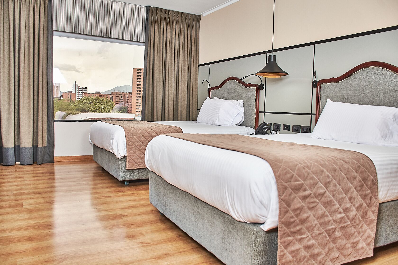 Ropa de cama de alta calidad y minibar 