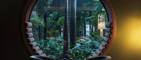 Breakfast, lunch, dinner served; international cuisine