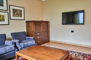 Suite, 1 Bedroom | Premium bedding, minibar, in-room safe, desk