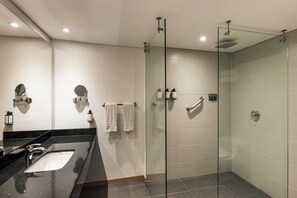 Bruser, brusehoved med spredningseffekt, miljøvenlige toiletartikler