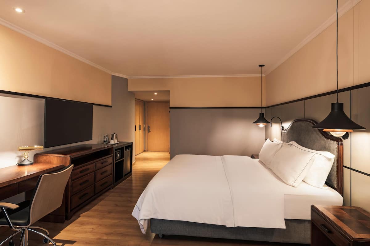 Premium bedding, minibar, in-room safe, desk