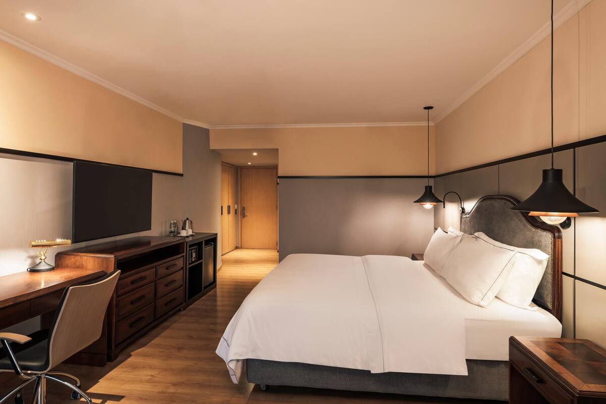 Premium bedding, minibar, in-room safe, desk