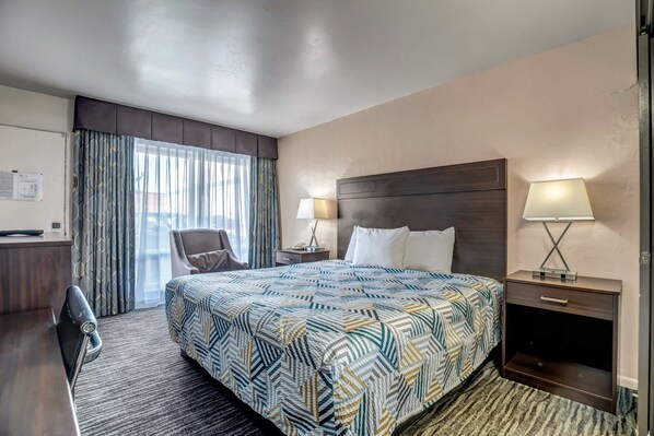 Standard Room, 1 King Bed, Non Smoking | Iron/ironing board, free WiFi, bed sheets