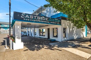 Front of property - Eastside Lodge (Portland)