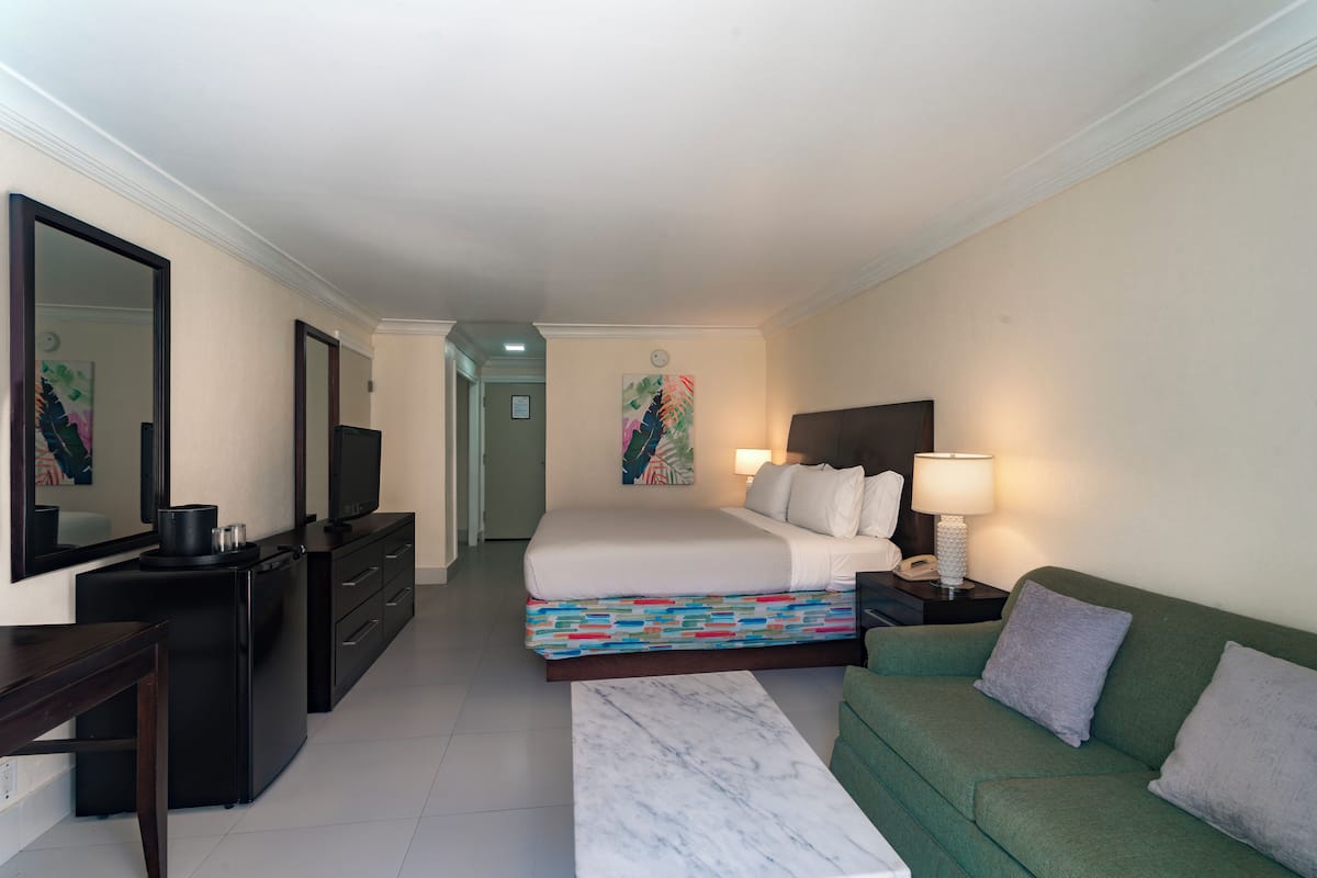 1 bedroom, minibar, in-room safe, desk