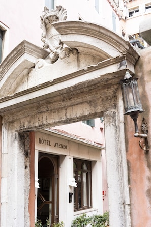 واجهة المنشأة