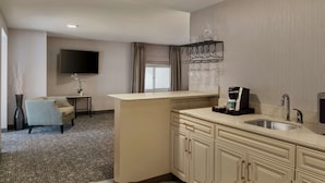 Suite, 1 Bedroom | In-room safe, blackout drapes, cribs (free), WiFi (free)