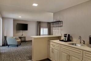 Phòng Suite, 1 phòng ngủ | 1 phòng ngủ, két bảo mật tại phòng, màn/rèm cản sáng 